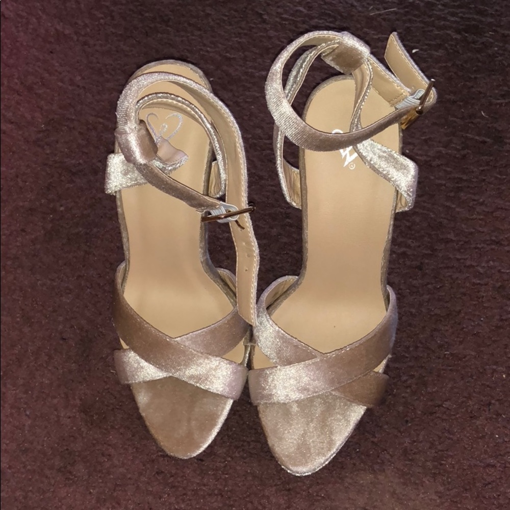 heels. - Picture 4 of 4